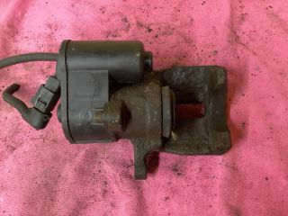 bontott VW PASSAT B7 Jobb hátsó Féknyereg Munkahengerrel