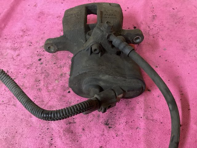 bontott VW PASSAT B7 Jobb hátsó Féknyereg Munkahengerrel