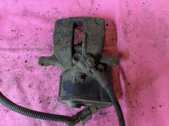 bontott VW PASSAT B7 Jobb hátsó Féknyereg Munkahengerrel