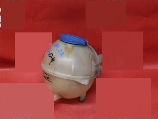 bontott VW PASSAT B7 Kiegyenlítő Tartály