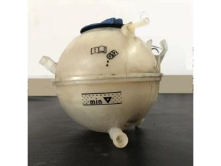 bontott VW PASSAT B7 Kiegyenlítő Tartály