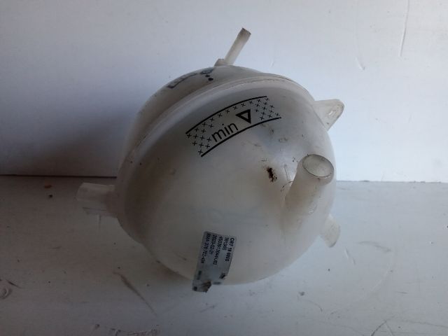 bontott VW PASSAT B7 Kiegyenlítő Tartály