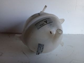 bontott VW PASSAT B7 Kiegyenlítő Tartály