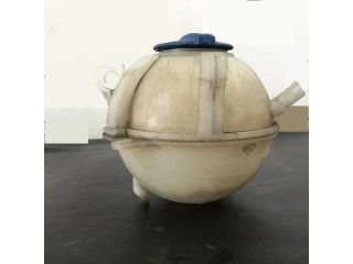 bontott VW PASSAT B7 Kiegyenlítő Tartály