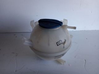 bontott VW PASSAT B7 Kiegyenlítő Tartály