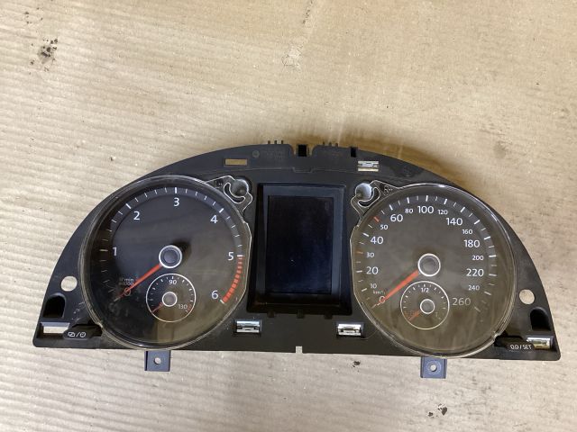 bontott VW PASSAT B7 Kilométeróra