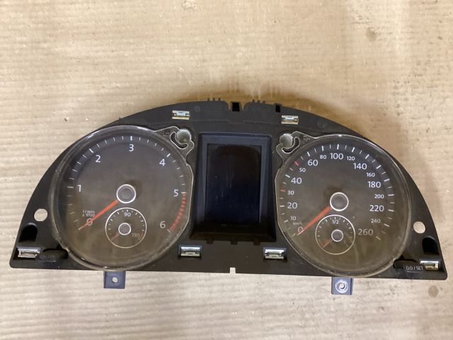 bontott VW PASSAT B7 Kilométeróra