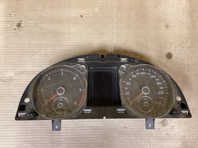 bontott VW PASSAT B7 Kilométeróra