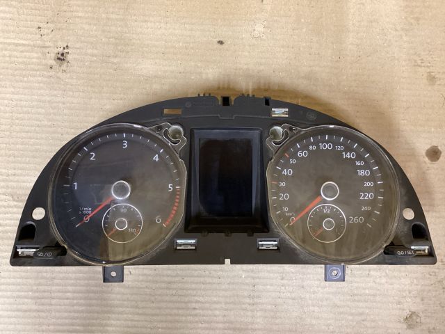 bontott VW PASSAT B7 Kilométeróra