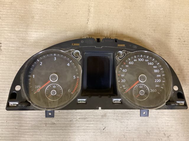 bontott VW PASSAT B7 Kilométeróra