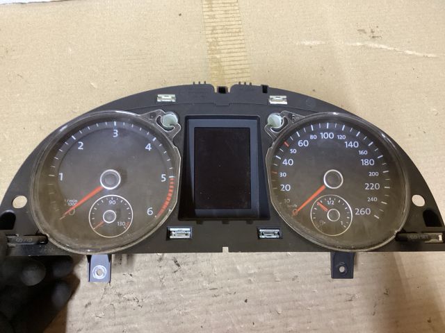 bontott VW PASSAT B7 Kilométeróra