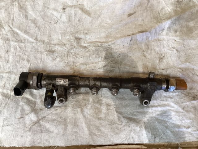 bontott VW PASSAT B7 Közösnyomócső