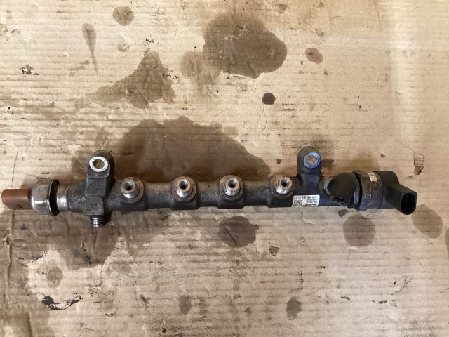 bontott VW PASSAT B7 Közösnyomócső