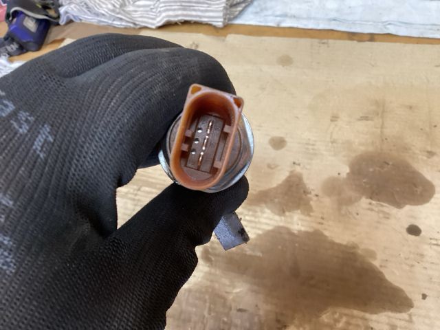 bontott VW PASSAT B7 Közösnyomócső