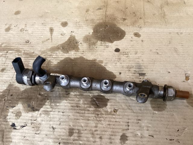 bontott VW PASSAT B7 Közösnyomócső