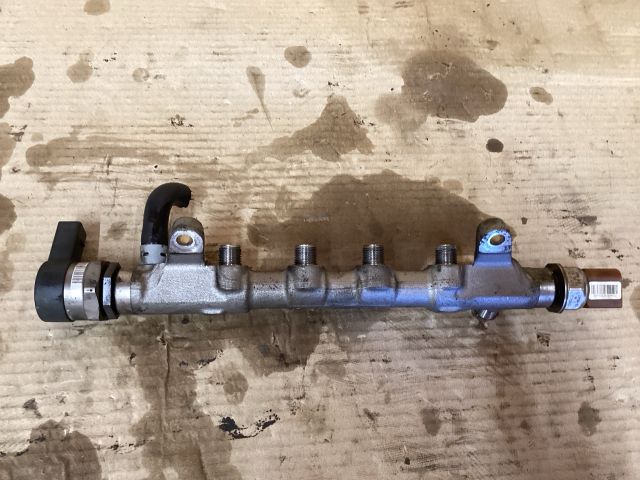 bontott VW PASSAT B7 Közösnyomócső