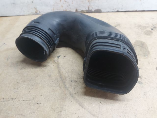 bontott VW PASSAT B7 Légbeömlő Cső