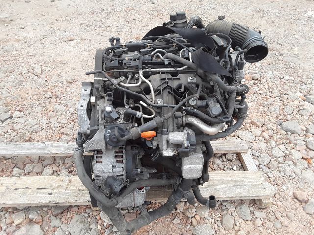 bontott VW PASSAT B7 Motor (Fűzött blokk hengerfejjel)