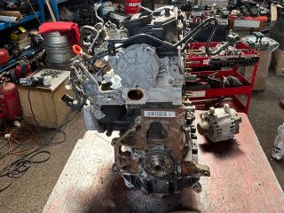 bontott VW PASSAT B7 Motor (Fűzött blokk hengerfejjel)