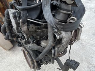 bontott VW PASSAT B7 Motor (Fűzött blokk hengerfejjel)