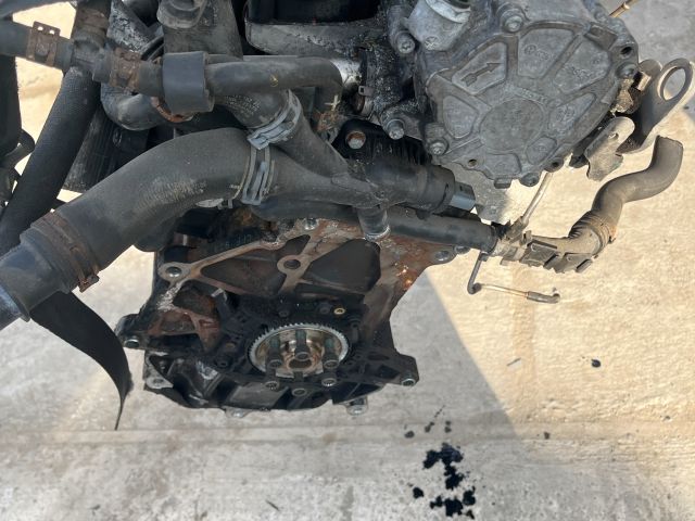 bontott VW PASSAT B7 Motor (Fűzött blokk hengerfejjel)