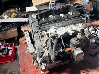 bontott VW PASSAT B7 Motor (Fűzött blokk hengerfejjel)