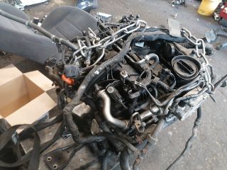bontott VW PASSAT B7 Motor (Fűzött blokk hengerfejjel)