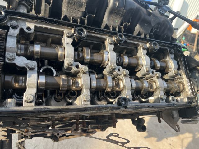 bontott VW PASSAT B7 Motor (Fűzött blokk hengerfejjel)