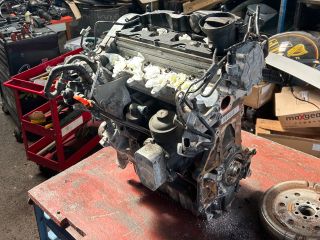 bontott VW PASSAT B7 Motor (Fűzött blokk hengerfejjel)