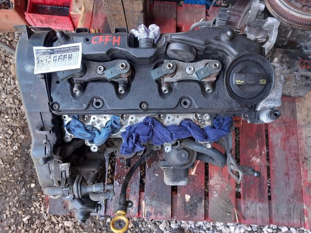 bontott VW PASSAT B7 Motor (Fűzött blokk hengerfejjel)