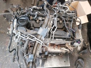 bontott VW PASSAT B7 Motor (Fűzött blokk hengerfejjel)