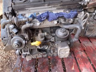 bontott VW PASSAT B7 Motor (Fűzött blokk hengerfejjel)