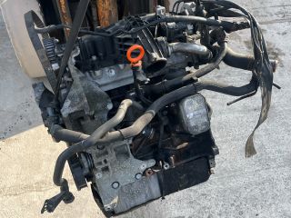 bontott VW PASSAT B7 Motor (Fűzött blokk hengerfejjel)