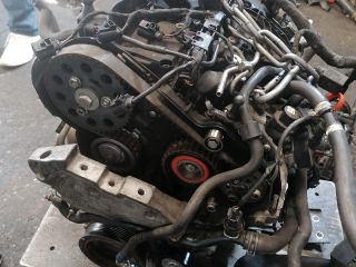 bontott VW PASSAT B7 Motor (Fűzött blokk hengerfejjel)
