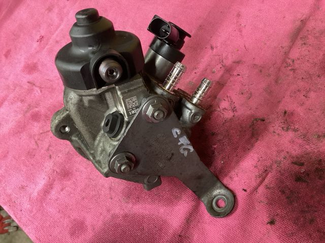 bontott VW PASSAT B7 Nagynyomású Szivattyú