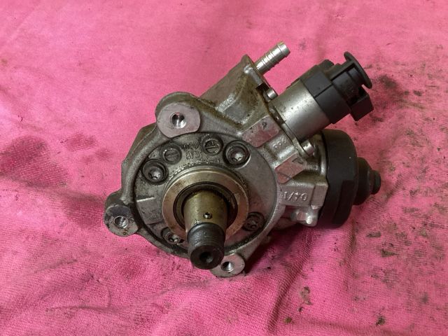 bontott VW PASSAT B7 Nagynyomású Szivattyú