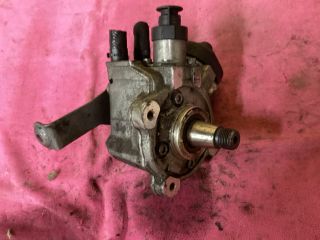 bontott VW PASSAT B7 Nagynyomású Szivattyú