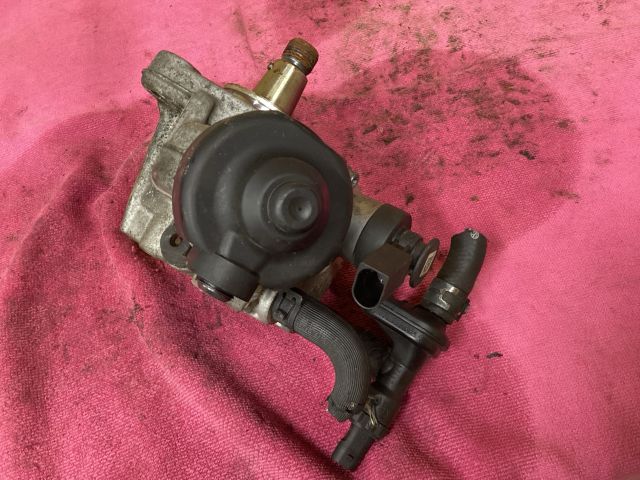 bontott VW PASSAT B7 Nagynyomású Szivattyú