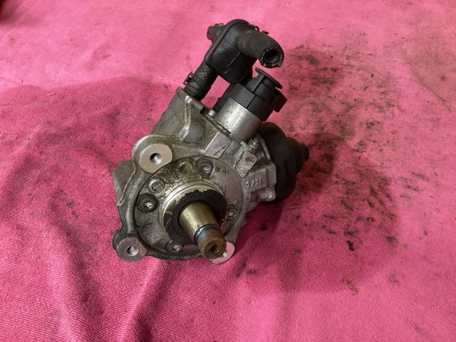 bontott VW PASSAT B7 Nagynyomású Szivattyú