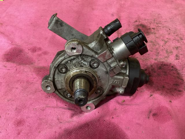 bontott VW PASSAT B7 Nagynyomású Szivattyú