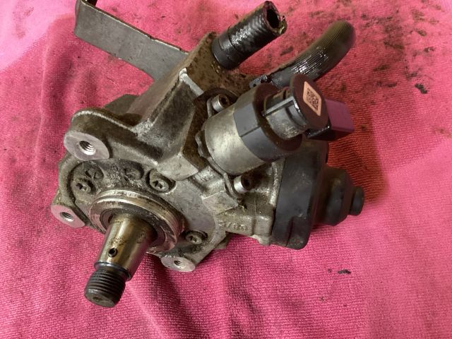 bontott VW PASSAT B7 Nagynyomású Szivattyú