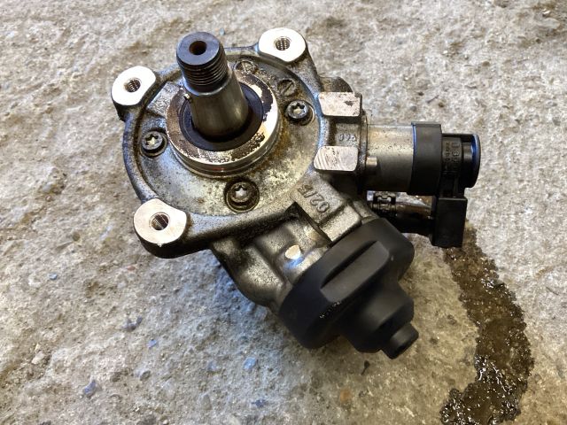 bontott VW PASSAT B7 Nagynyomású Szivattyú