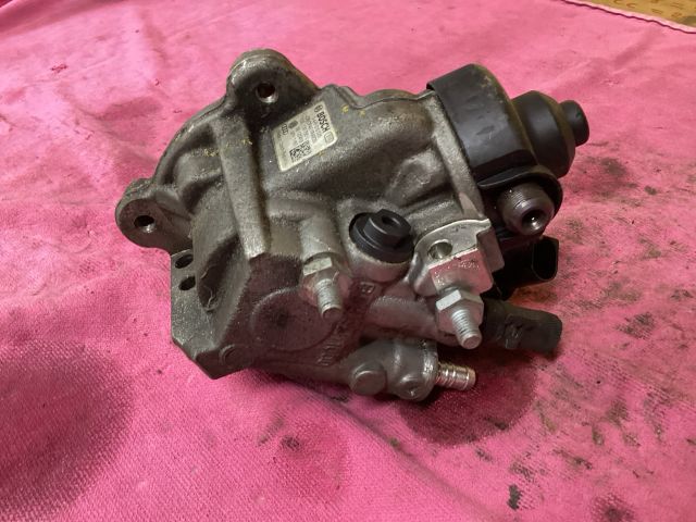 bontott VW PASSAT B7 Nagynyomású Szivattyú