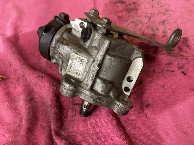 bontott VW PASSAT B7 Nagynyomású Szivattyú