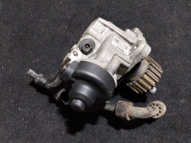 bontott VW PASSAT B7 Nagynyomású Szivattyú