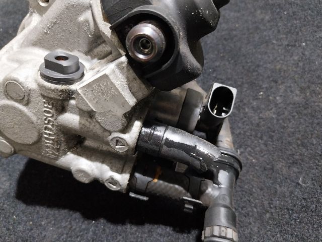 bontott VW PASSAT B7 Nagynyomású Szivattyú