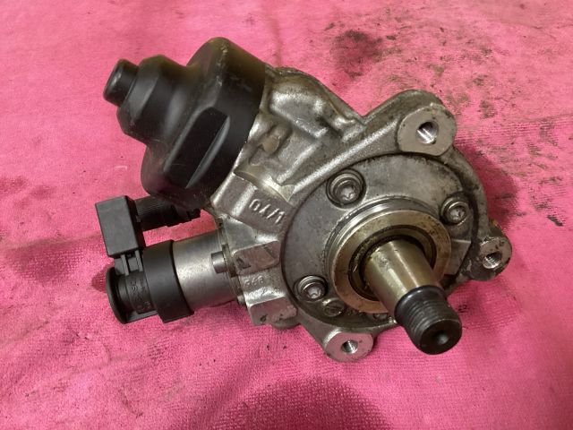 bontott VW PASSAT B7 Nagynyomású Szivattyú