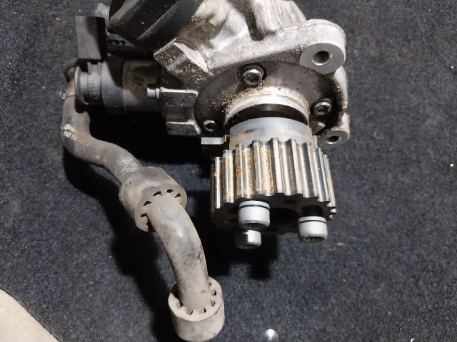 bontott VW PASSAT B7 Nagynyomású Szivattyú