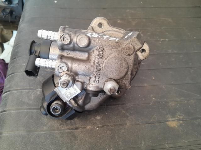 bontott VW PASSAT B7 Nagynyomású Szivattyú