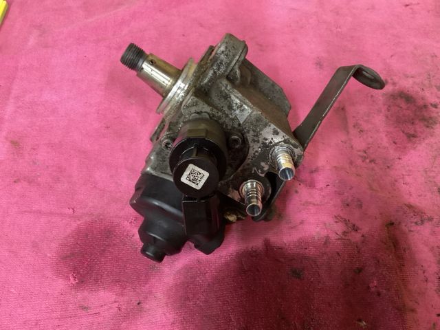 bontott VW PASSAT B7 Nagynyomású Szivattyú